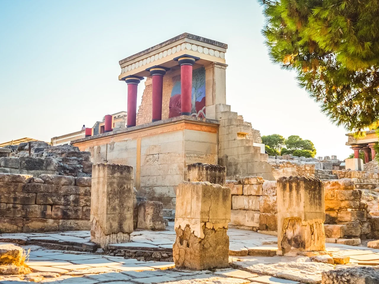 Legendary Knossos & Heraklion from Chania Area