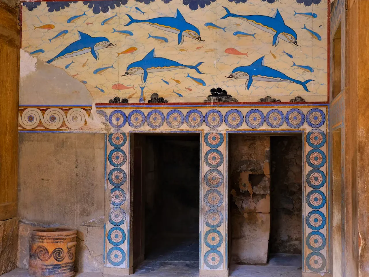 Legendary Knossos & Heraklion from Chania Area