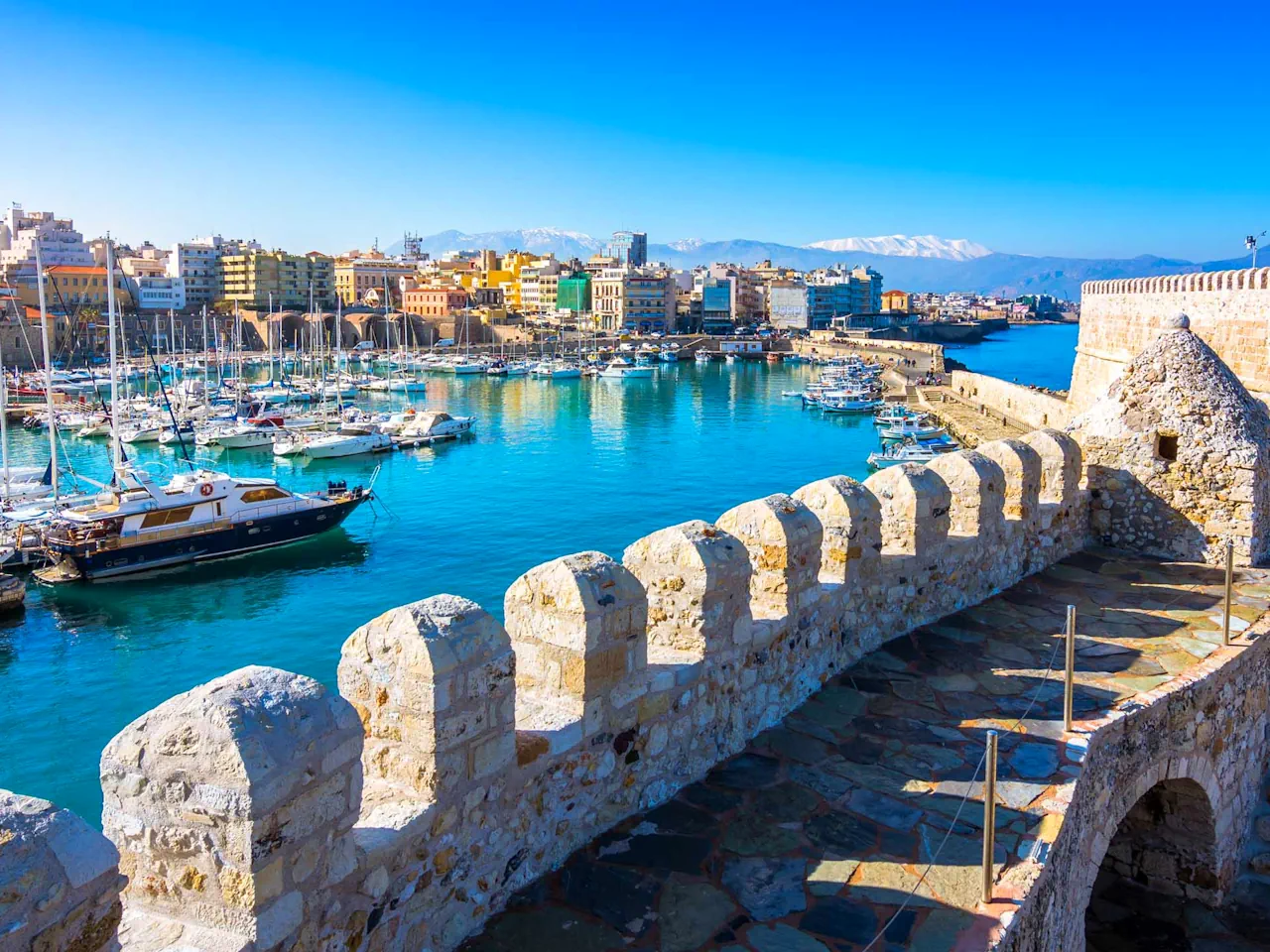 Legendary Knossos & Heraklion from Chania Area