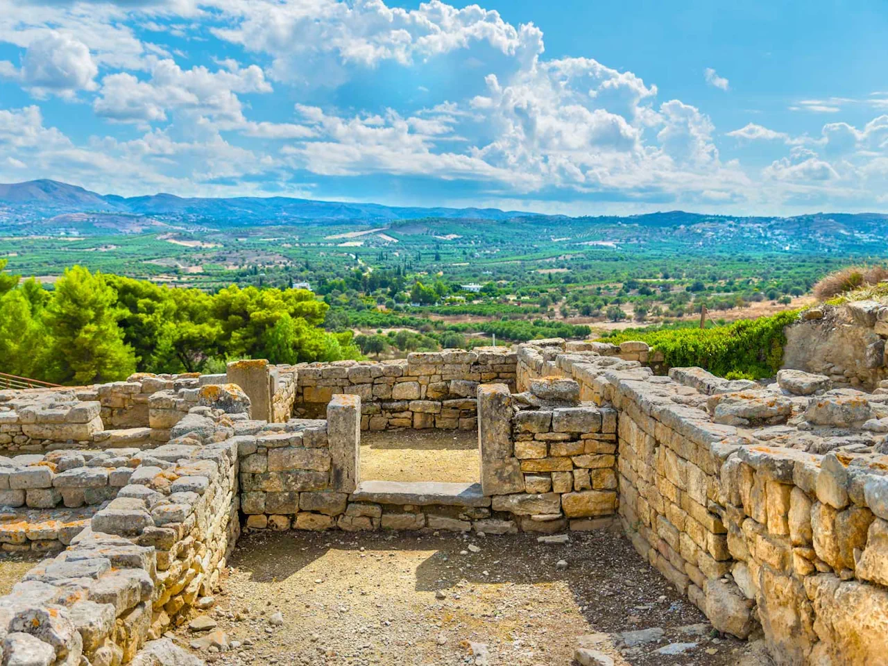 From Heraklion: South Crete, Festos and Matala with Lunch