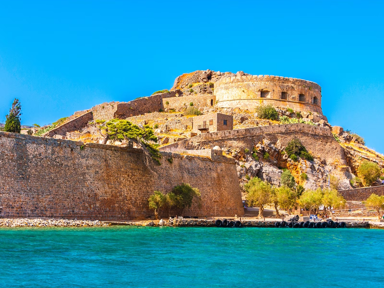 Spinalonga Island Guided Day Trip with Lunch & Wine