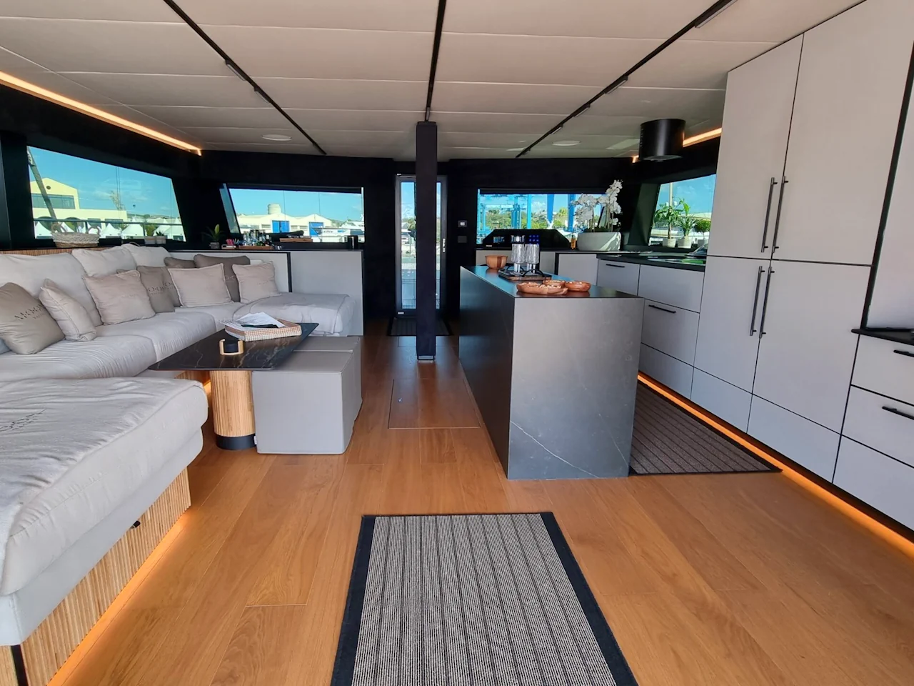 SEABARIT LX Moon 60 Yacht Charter