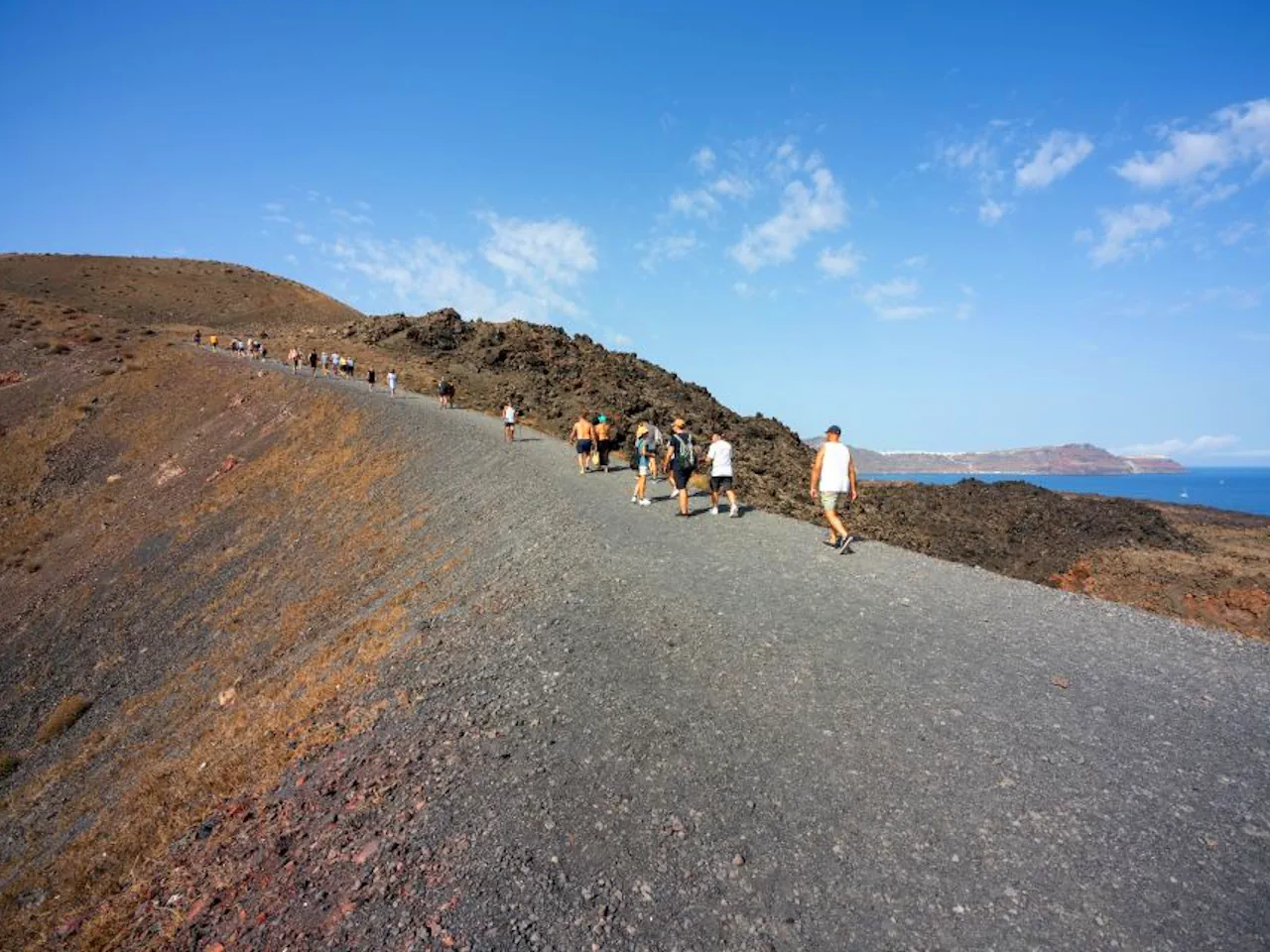 Santorini: Volcanic Islands Cruise with Hot Springs Visit