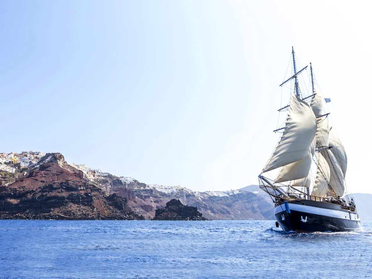 Santorini: Volcanic Sunset Cruise with Dinner